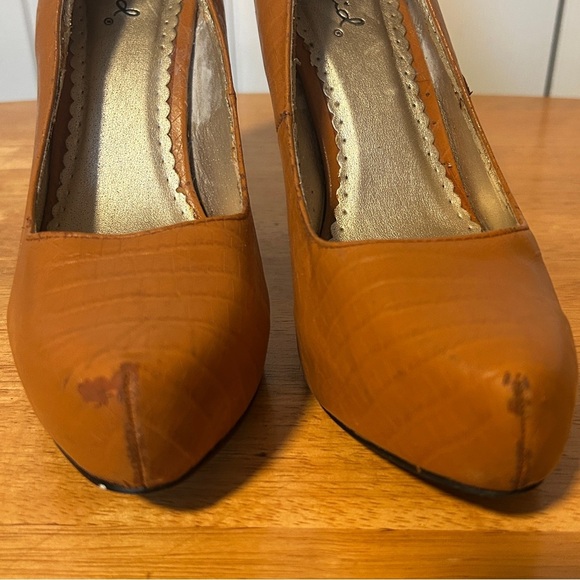 Cognac Brown Platform Pumps - Size 8/8.5 - Picture 5 of 6